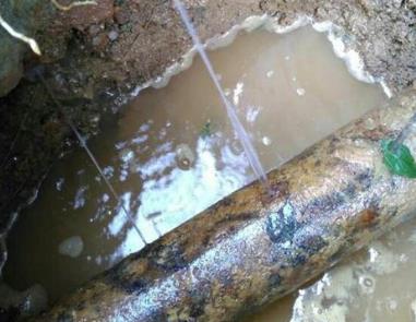 临安楼顶渗水维修公司分享下地暖漏水的原因及检测方法。